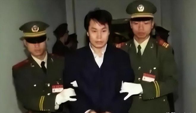 “少帅厅长”郑少东：雪茄烟500元一支，喝的普洱茶30万一两 - 6