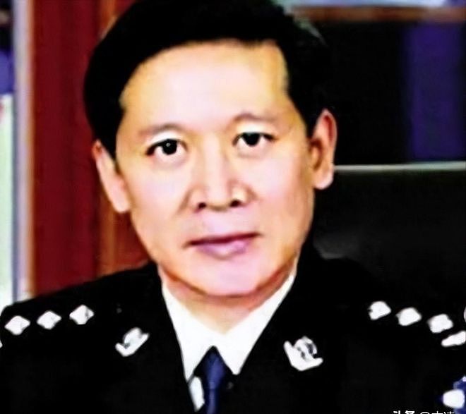 “少帅厅长”郑少东：雪茄烟500元一支，喝的普洱茶30万一两 - 7