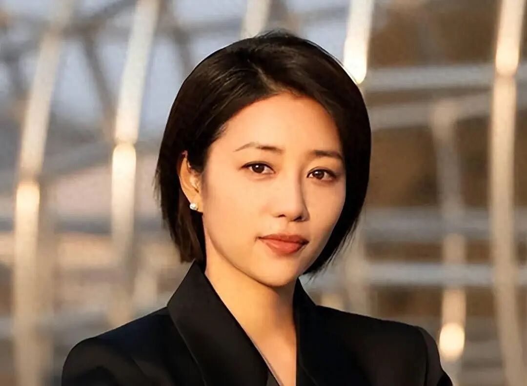 爷爷是表演艺术家,老公是北电院长,她不拼背景拼实力成人生赢家(组图) - 3
