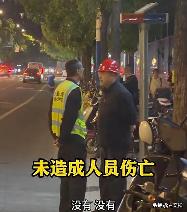 上海京东总部大楼歪了？施工方回应：脚手架变形，楼体本身没问题 - 4