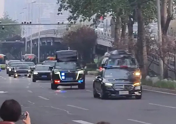 特朗普访华车队现神秘高顶红旗SUV,美媒疑其作用是…(组图) - 4