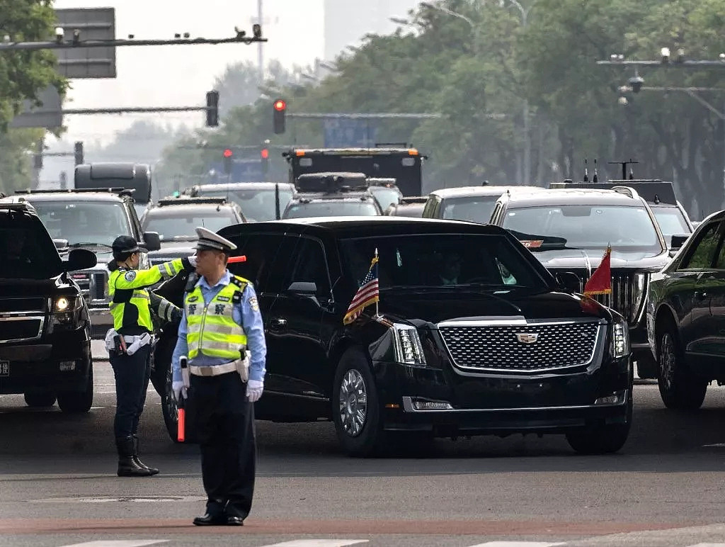 特朗普访华车队现神秘高顶红旗SUV,美媒疑其作用是…(组图) - 7