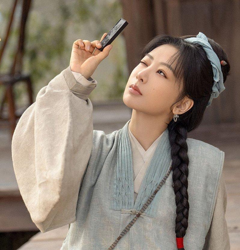 “磨皮”过头？ 杨紫《家业》首播惹议，网民：像10年前古偶剧（图） - 1