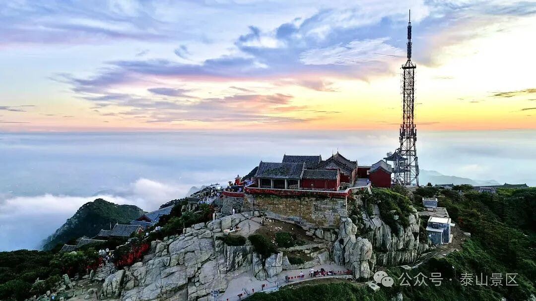 湖北荆州遇暴雨高铁站变水帘洞,山东泰山景区暂停开放(组图) - 4