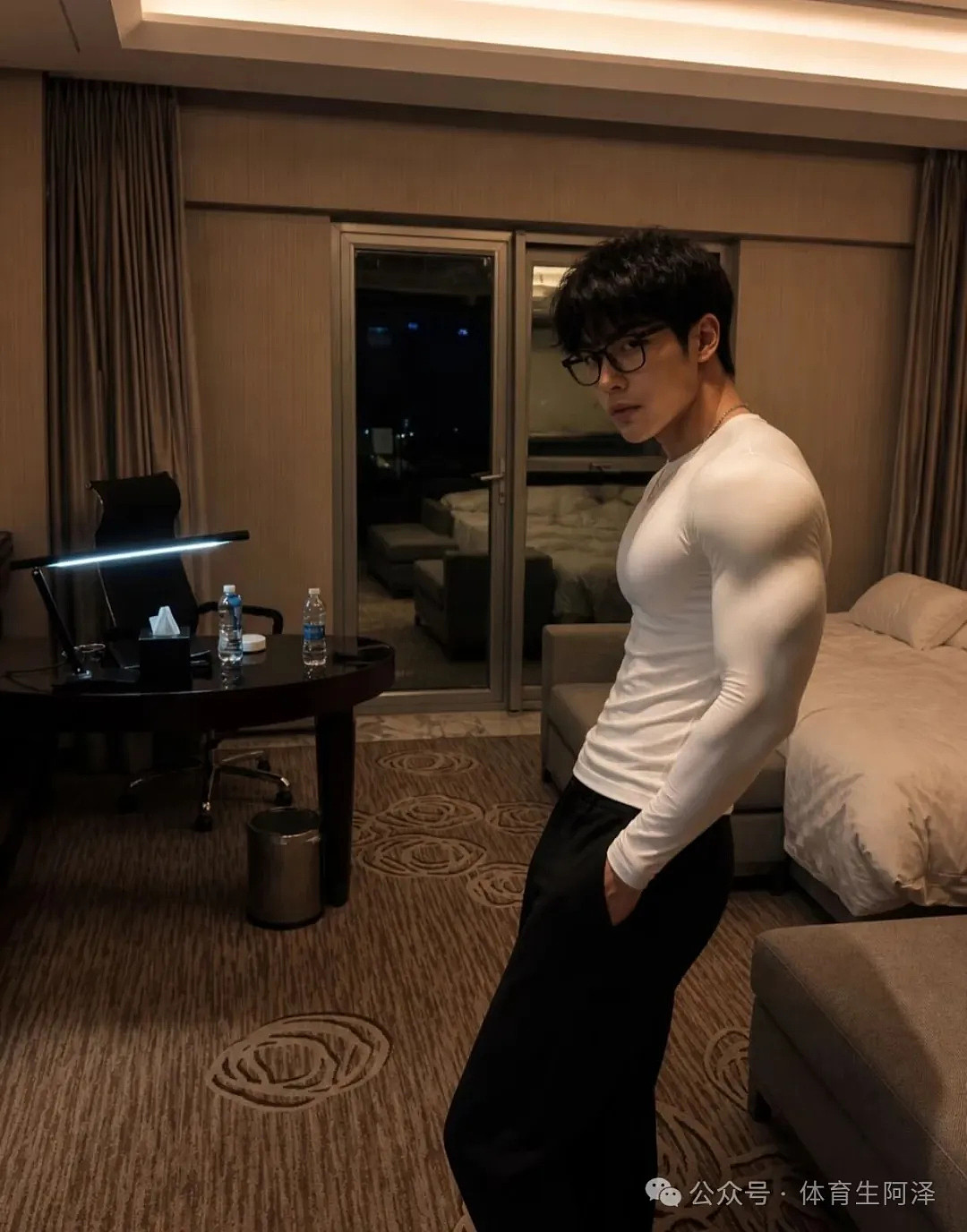 【帅哥】江苏脂包肌猛男地陪：这身“行走的欧包”谁不想狠狠咬一口？ - 5