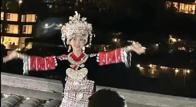 37岁杨颖贵州活动照曝光!面相变了脸肿嘴歪眼没光,颜值大不如前(组图) - 3