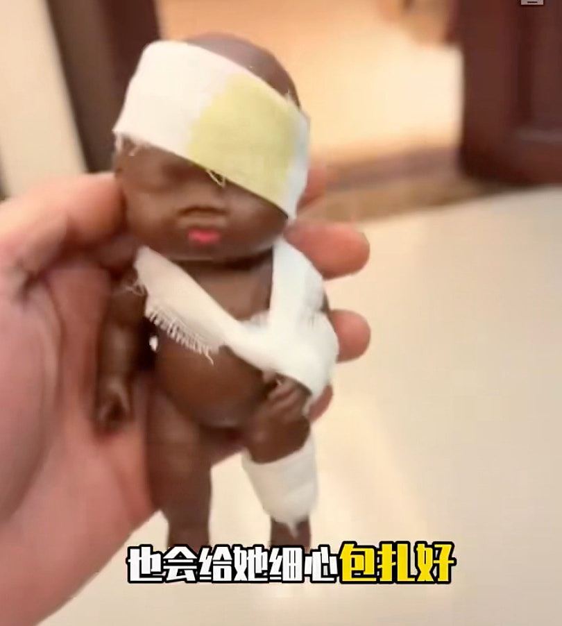 仿真婴儿玩具“Natasha”中国爆红!摔打涉色情“暴力解压”惹议(组图) - 6