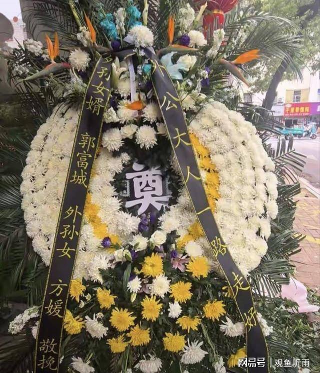 61岁郭富城推掉工作陪妻子千里奔丧,戴红孝帽跪拜没一点天王架子(组图) - 4