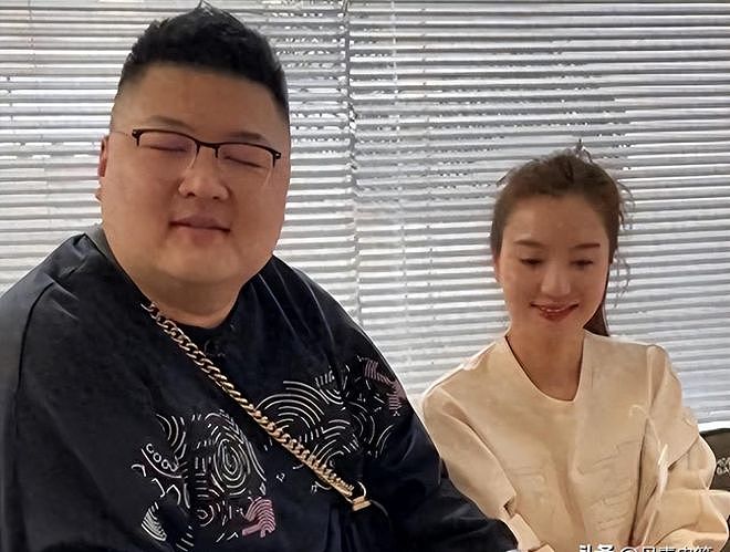千万级网红猴哥离婚内幕曝光：前妻自曝守活寡一年，男方转头搂新欢（组图） - 1