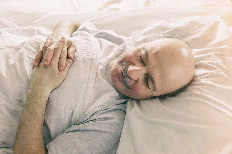 【健康】睡得越早,死得越早?每天“8小时睡眠论”竟是错的?真相来了 - 1