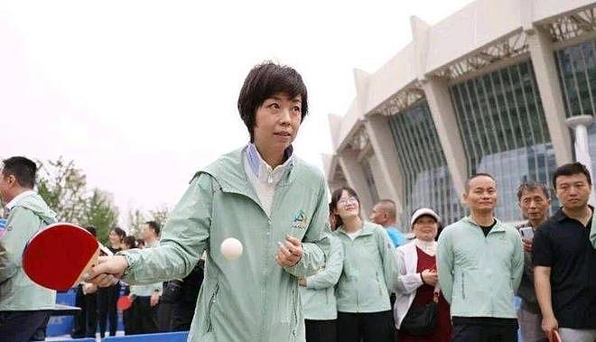 相伴17年终究败给现实，65岁徐威年老色衰，45岁张怡宁风华正茂 - 11