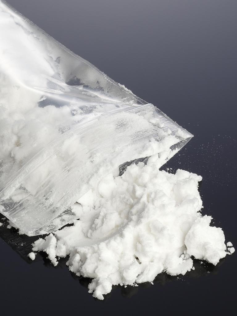 单次偷运5吨可卡因!南美贩毒团伙动用潜艇,疯狂走私毒品入境澳洲,多国警方紧急联手出击 - 7