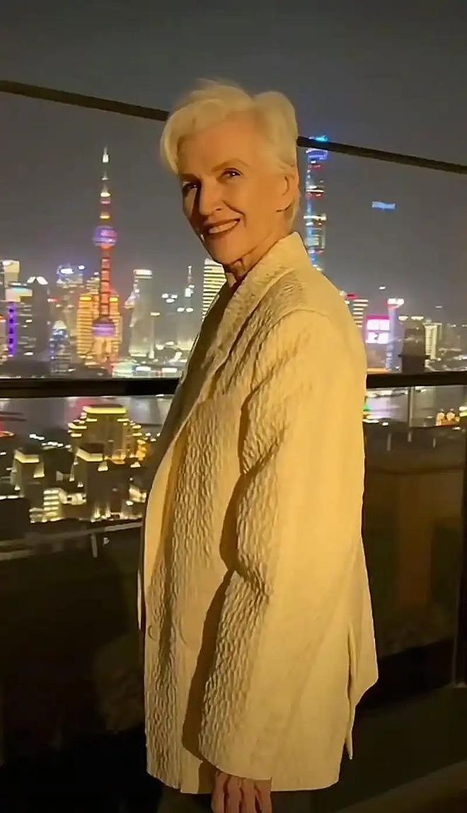 马斯克前脚刚走，78岁母亲随口一句话，让中国网友集体破防（组图） - 6