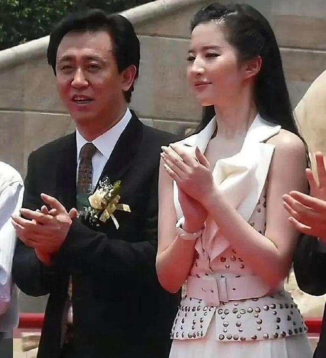 2009年，许家印曾高价聘请刘亦菲“出台”（组图） - 1