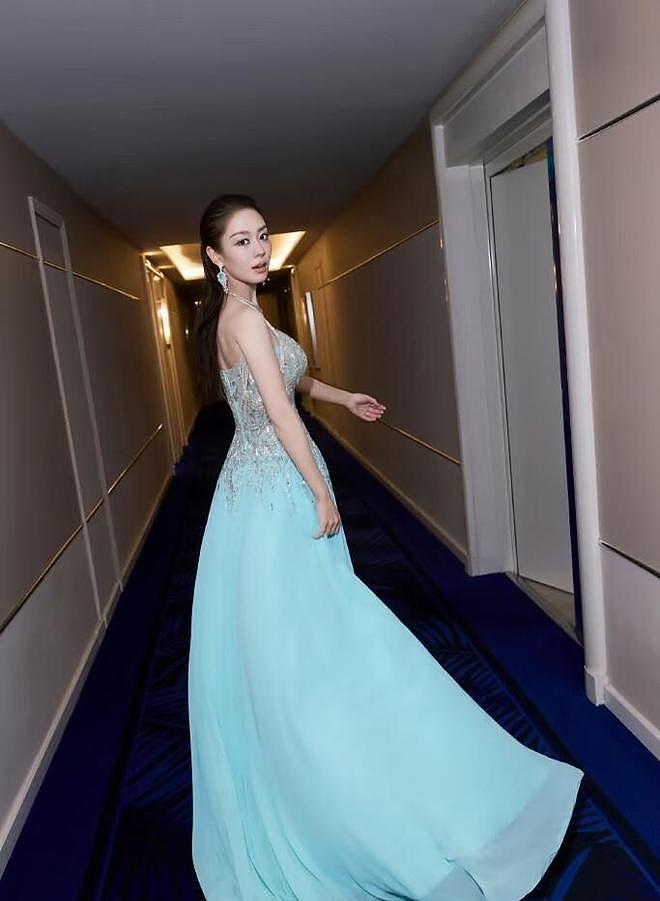 郎朗好福气！老婆吉娜美若天仙，身材比例超绝，腿又细又长! - 1