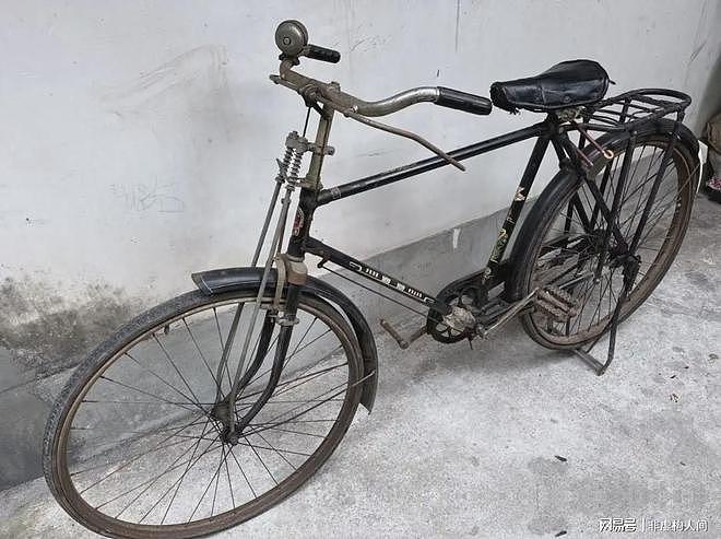 70年代一辆“凤凰牌”自行车180元，放到现在相当于多少钱？（组图） - 1