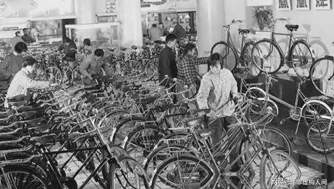 70年代一辆“凤凰牌”自行车180元，放到现在相当于多少钱？（组图） - 2