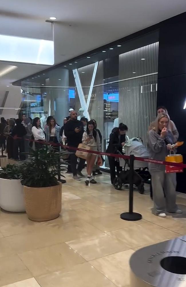 美国网红运动品牌登陆澳洲，首店落户华人区！数百粉丝大排长龙，疯抢$300爆款卫衣 - 1