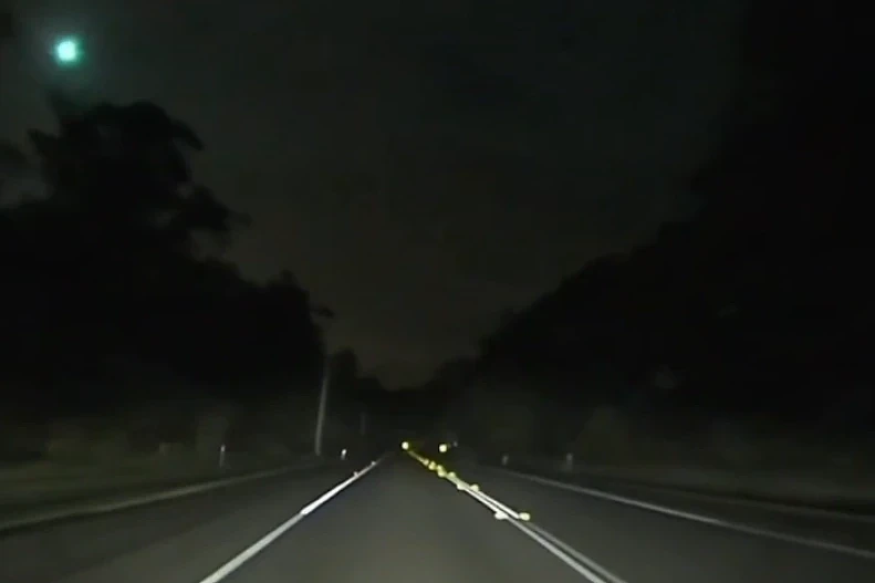 神秘巨大火球点亮澳洲夜空！目击者直呼：“我以为是UFO”（视频/组图） - 3