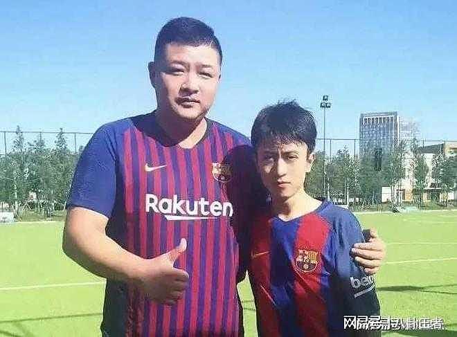 扎心！沪上皇富二代秦奋被曝身高160，又瘦又矮，体重不超过80斤 - 1