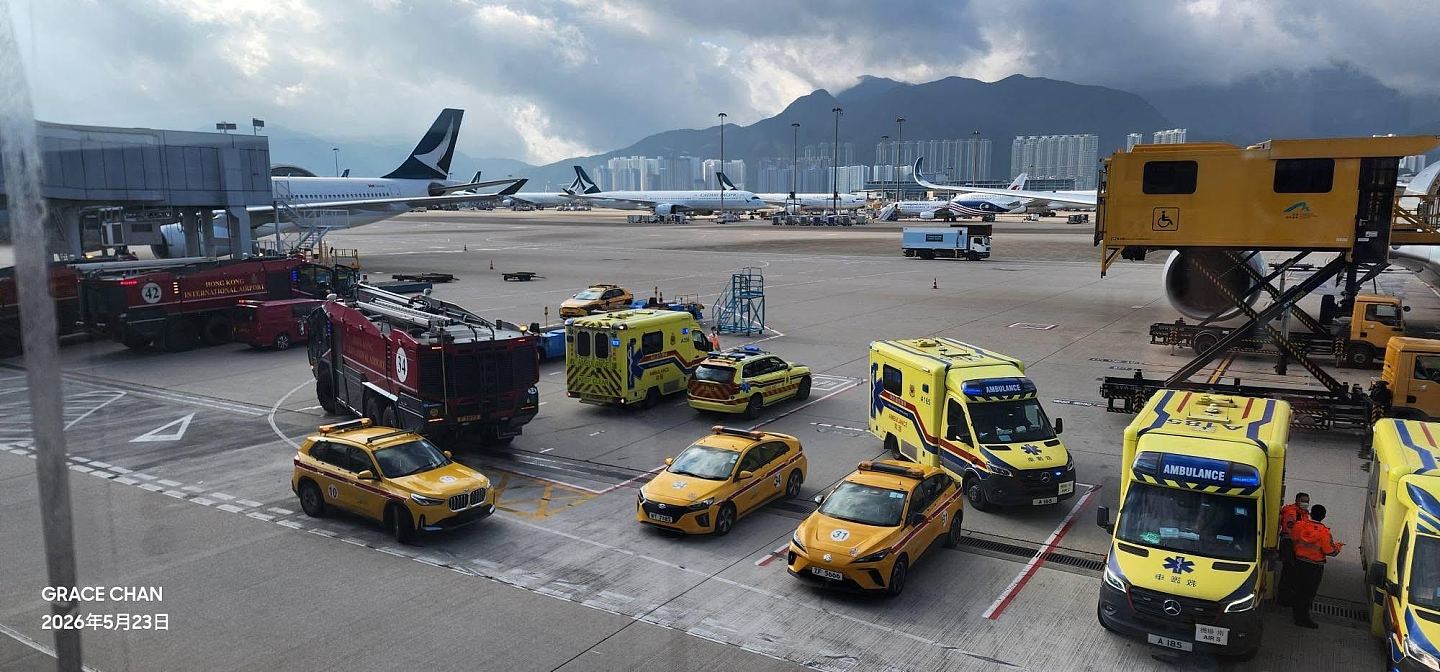 万米高空惊魂!澳洲飞香港客机严重颠簸,8人受伤送医(组图) - 2