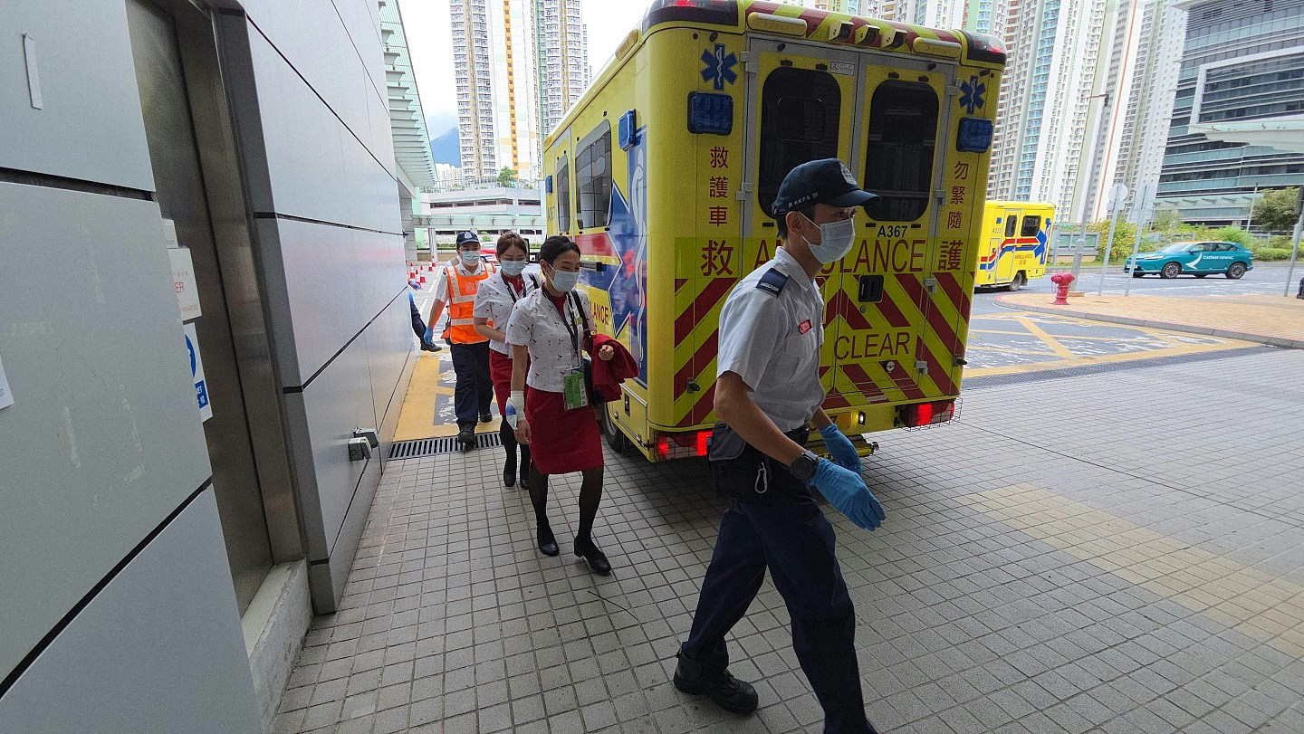 万米高空惊魂!澳洲飞香港客机严重颠簸,8人受伤送医(组图) - 6