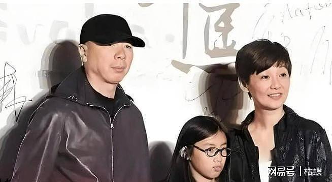 徐帆回应离婚9个月后，冯小刚再陷争议，养女徐朵成导火索 - 5