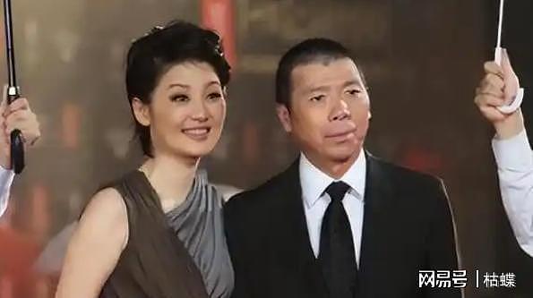 徐帆回应离婚9个月后，冯小刚再陷争议，养女徐朵成导火索 - 7