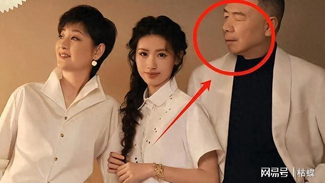 徐帆回应离婚9个月后，冯小刚再陷争议，养女徐朵成导火索 - 12