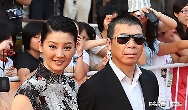 徐帆回应离婚9个月后，冯小刚再陷争议，养女徐朵成导火索 - 14