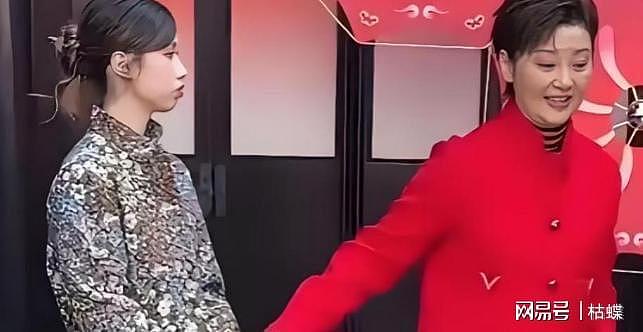 徐帆回应离婚9个月后，冯小刚再陷争议，养女徐朵成导火索 - 16