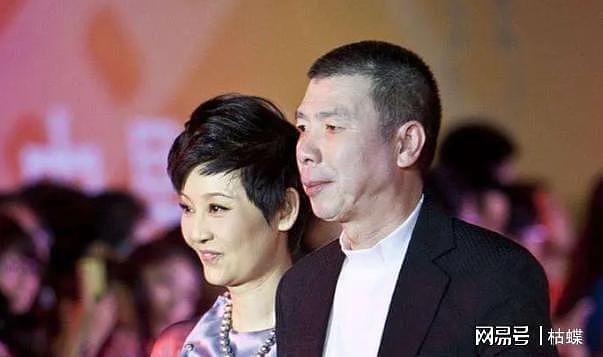 徐帆回应离婚9个月后，冯小刚再陷争议，养女徐朵成导火索 - 23