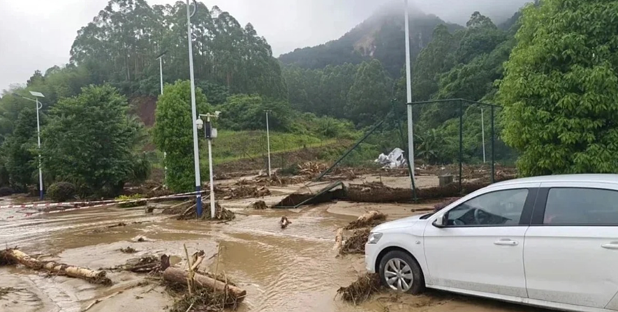 中国重庆特大暴雨，已17人失联1死（图） - 1