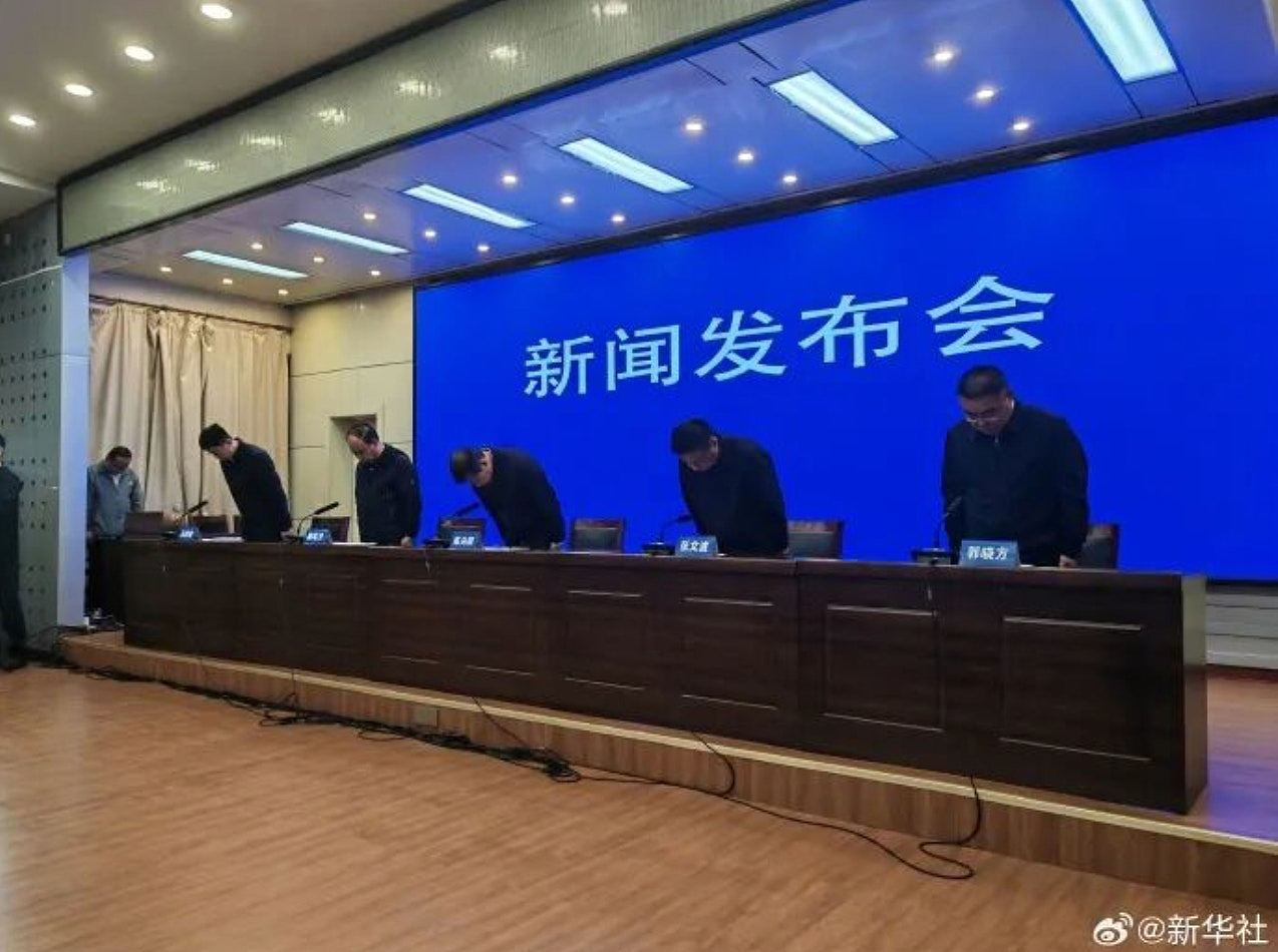 山西煤矿爆炸82死，长治市长鞠躬道歉（视频/组图） - 4
