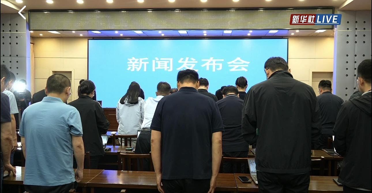 山西煤矿爆炸82死，长治市长鞠躬道歉（视频/组图） - 5