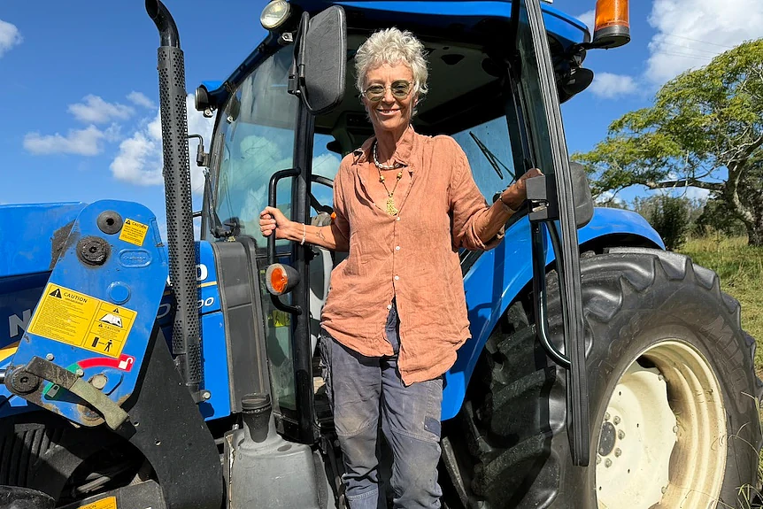 昔日全球最美女星隐居澳洲养牛，68岁素颜遭网暴嘲讽，数万女性为她鸣不平 - 10
