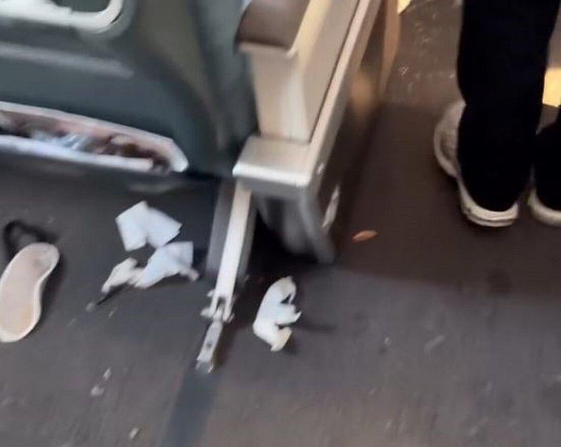 国泰自澳洲回香港班机遇乱流，10人受轻伤！乘客吓坏：像跳楼机一样掉下去（图） - 1
