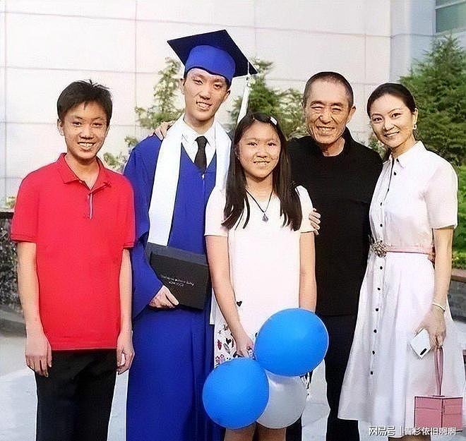 张艺谋4月身体出状况,陈婷摘掉妻子认证(组图) - 10