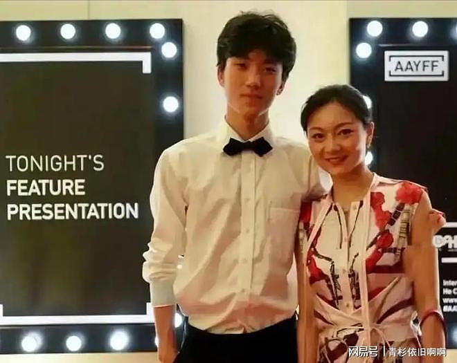 张艺谋4月身体出状况,陈婷摘掉妻子认证(组图) - 23