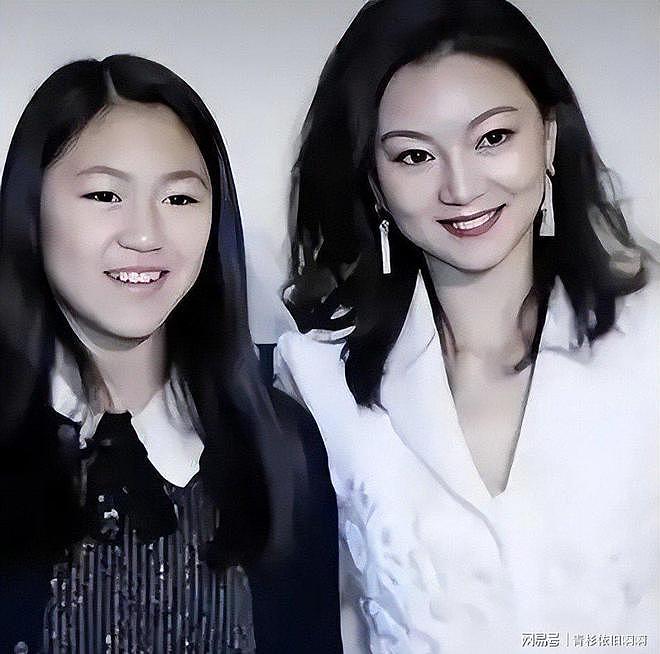 张艺谋4月身体出状况,陈婷摘掉妻子认证(组图) - 25