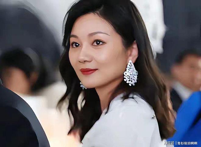 张艺谋4月身体出状况,陈婷摘掉妻子认证(组图) - 27