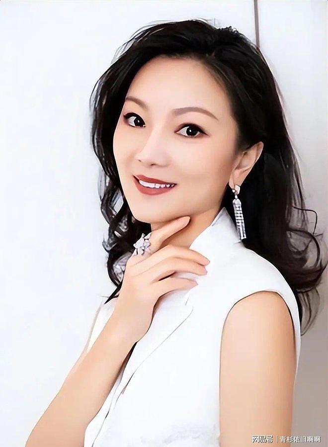 张艺谋4月身体出状况,陈婷摘掉妻子认证(组图) - 28