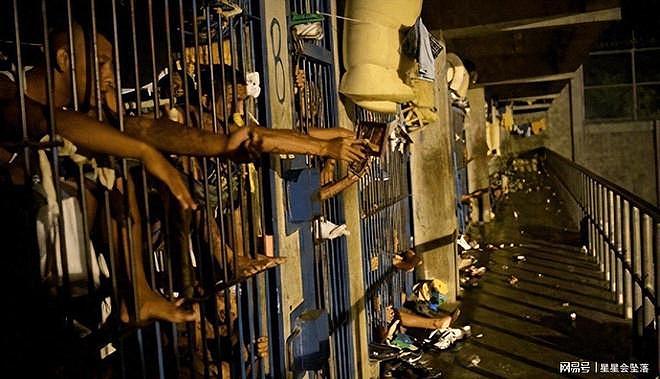 迪拜地狱监狱:20人挤一牢房,强奸频发,随时面临电击(组图) - 2