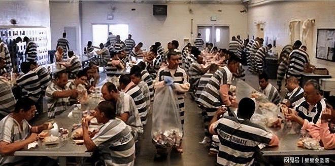 迪拜地狱监狱:20人挤一牢房,强奸频发,随时面临电击(组图) - 6