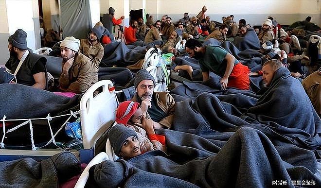 迪拜地狱监狱:20人挤一牢房,强奸频发,随时面临电击(组图) - 7