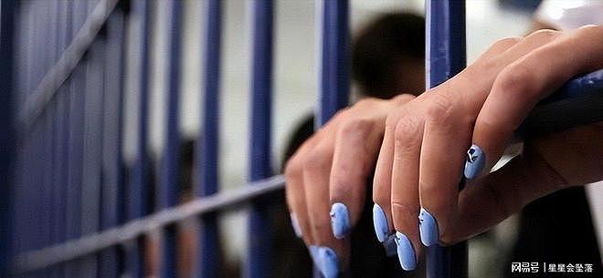 迪拜地狱监狱:20人挤一牢房,强奸频发,随时面临电击(组图) - 11