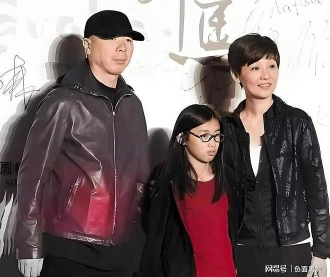 徐帆回应离婚仅九个月，冯小刚再惹争议，这次的“导火索”是养女（组图） - 7