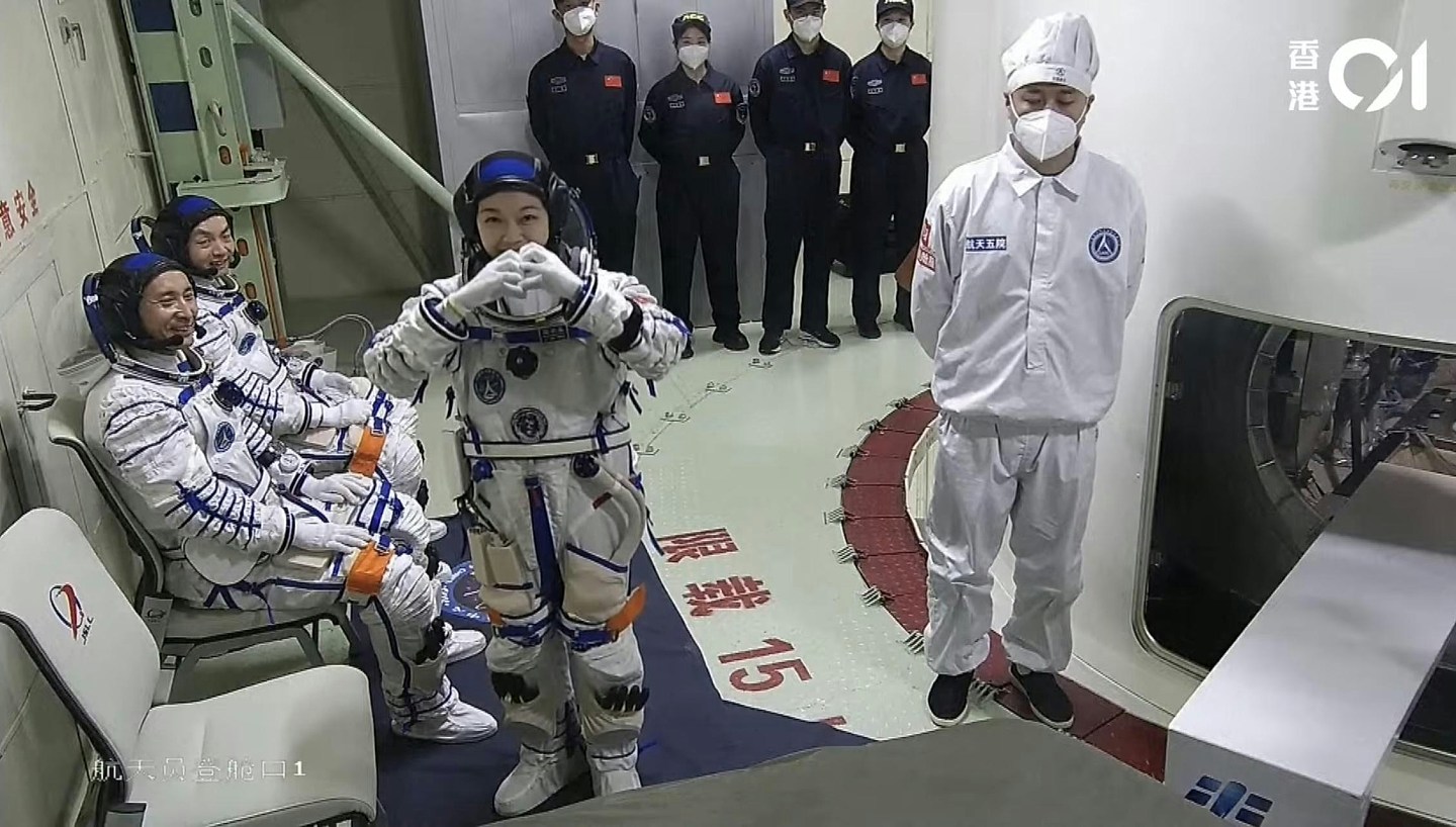 神舟二十三号|航天员顺利进驻太空站,与神二十一乘组太空会师(组图) - 12