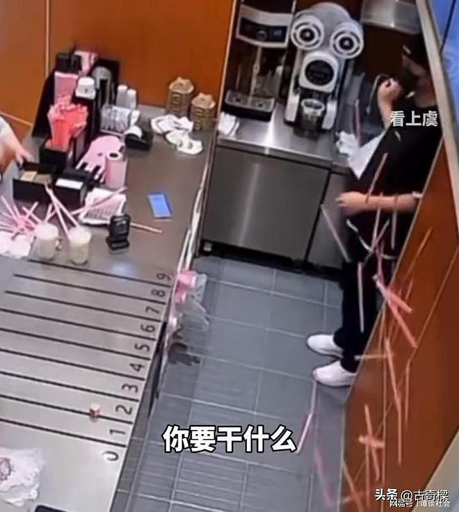 这位大姐彻底火了！因两根吸管大闹奶茶店，脸照曝光（组图） - 2