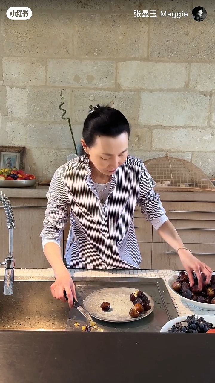 张曼玉分享法国简朴生活：自制果酱，豪宅厨房超大设备齐全（组图） - 7